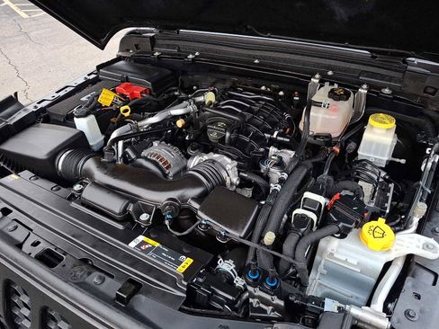 Used 2021 Jeep Gladiator Sport image 28