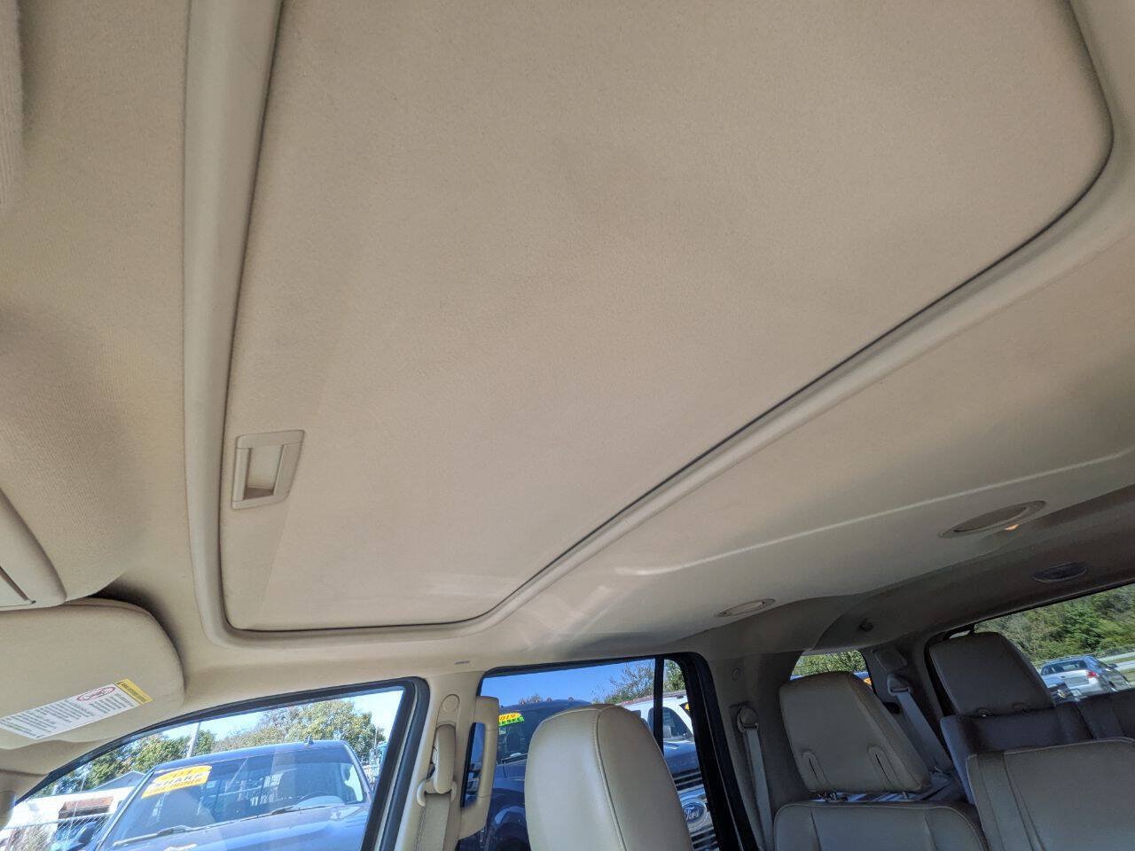 Used 2017 Ford Expedition Limited w/ Equipment Group 301A AWD/4WD image 16