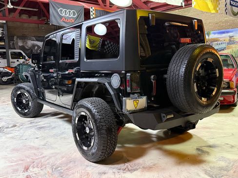 Used 2018 Jeep Wrangler Unlimited Rubicon w/ Dual Top Group AWD/4WD image 6