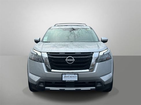New 2025 Nissan Pathfinder Platinum image 14