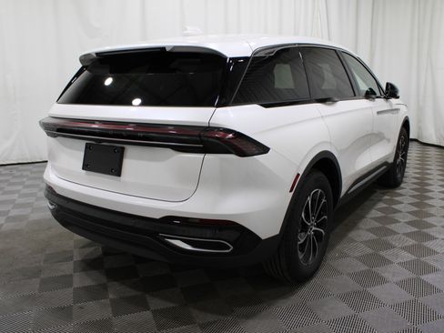 Used 2025 Lincoln Nautilus Premier AWD/4WD image 23