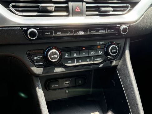 Used 2022 Kia Niro EX Premium FWD image 24