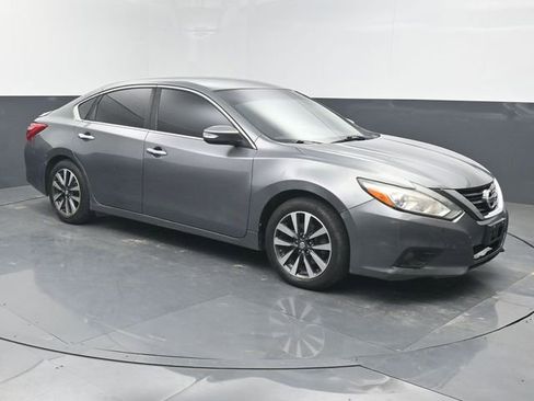 Used 2017 Nissan Altima 2.5 SL FWD image 7
