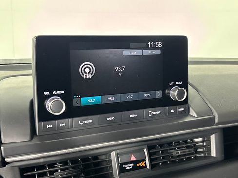 Used 2025 Honda Pilot Sport image 19