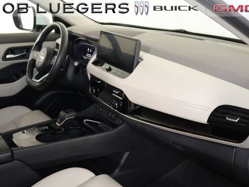 Used 2024 Nissan Rogue SL image 19