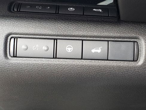 Certified 2025 Nissan Pathfinder SV image 29