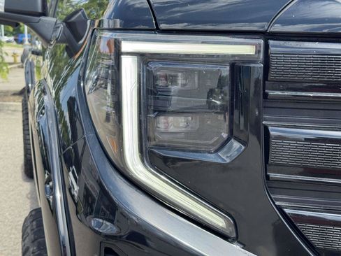 Used 2022 GMC Sierra 1500 Elevation w/ Elevation Premium Package AWD/4WD image 9
