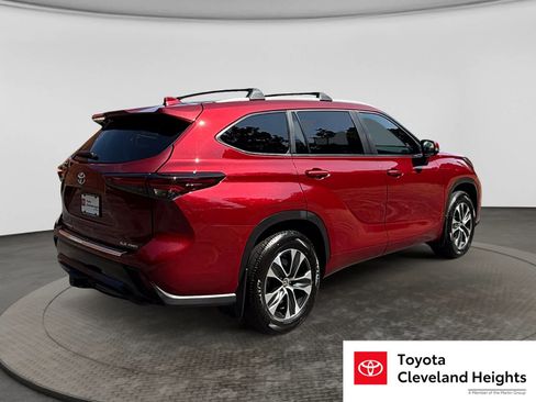 Used 2025 Toyota Highlander XLE AWD/4WD image 5