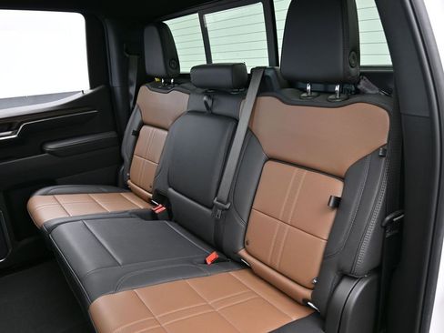 Used 2025 Chevrolet Silverado 1500 High Country w/ Technology Package image 39