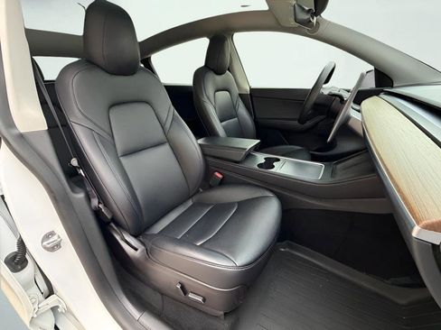 Used 2022 Tesla Model Y Performance image 31
