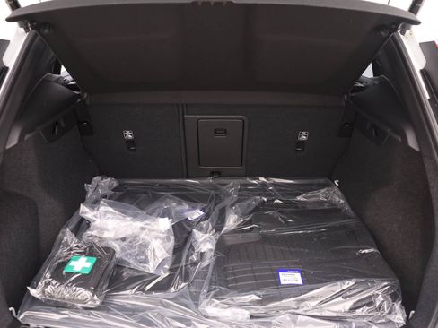 New 2025 Volvo XC40 B5 Core w/ Protection Package Premier image 14