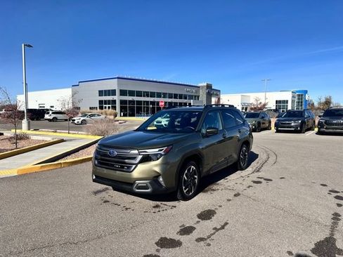 Used 2025 Subaru Forester Limited AWD/4WD image 4