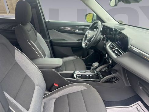Used 2026 Chevrolet TrailBlazer LT w/ Convenience Package AWD/4WD image 17
