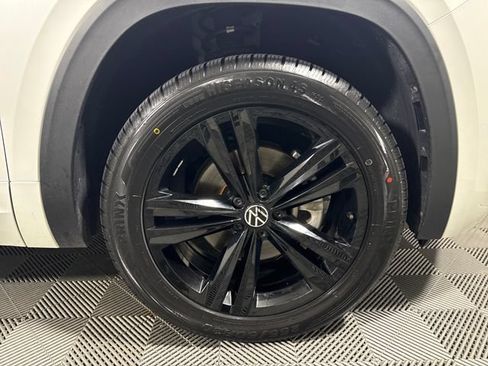 Used 2023 Volkswagen Atlas SEL R-Line AWD/4WD image 11