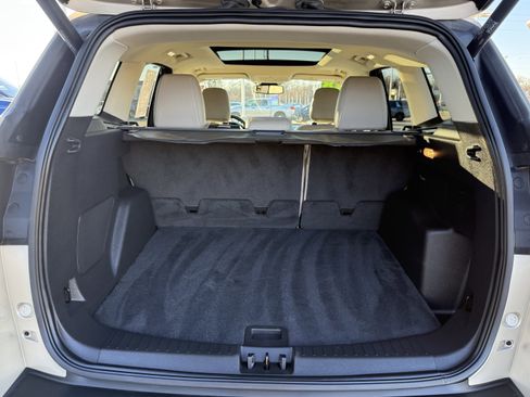 Used 2018 Ford Escape Titanium w/ Ford Safe & Smart Package image 9