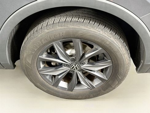 Used 2024 Volkswagen Tiguan SE FWD image 11