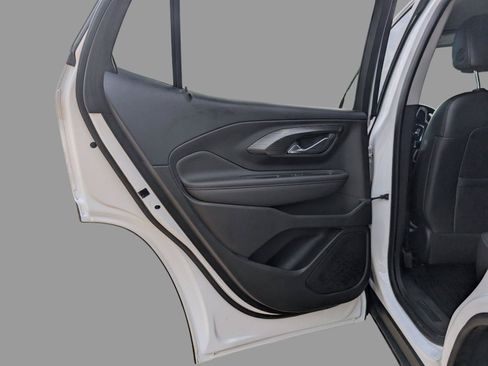 Used 2019 GMC Terrain SLT w/ Preferred Package FWD image 17