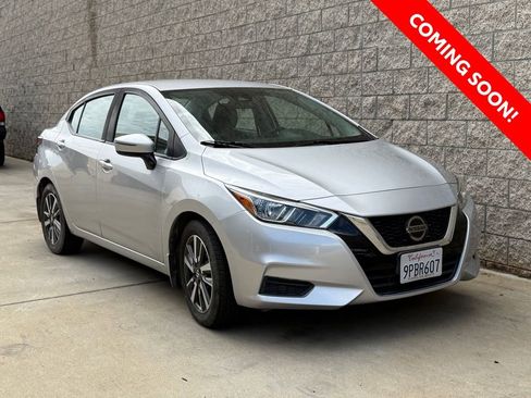 Used 2021 Nissan Versa SV image 3