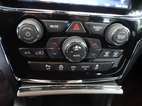 Used 2021 Jeep Grand Cherokee Laredo X AWD/4WD image 12