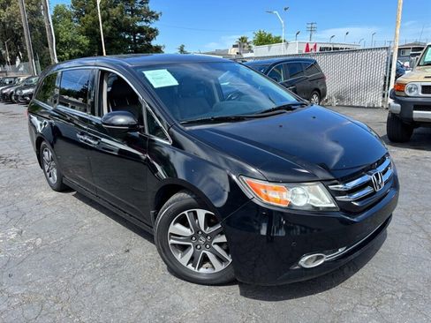 Used 2016 Honda Odyssey Touring image 2