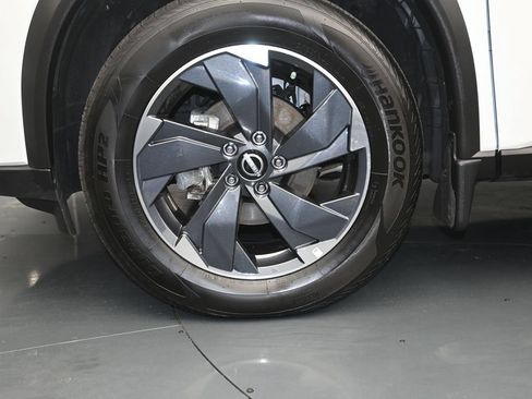 Used 2026 Nissan Rogue SV AWD/4WD image 13