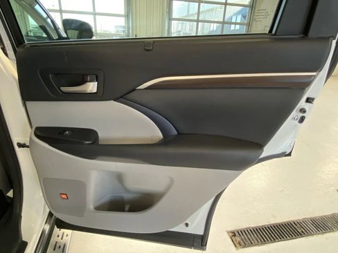 Used 2015 Toyota Highlander Limited image 20
