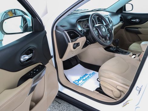 Used 2020 Jeep Cherokee Latitude image 3