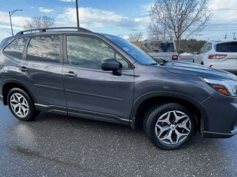 Used 2021 Subaru Forester Premium image 8