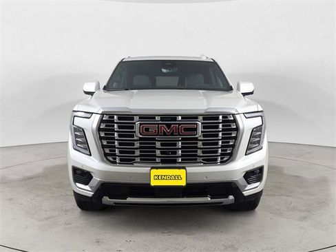 Used 2025 GMC Yukon Denali w/ Denali Reserve Package image 8