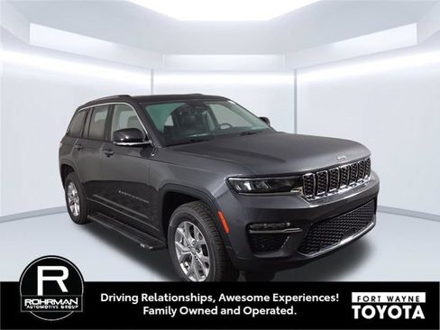 Used 2023 Jeep Grand Cherokee Limited w/ Luxury Tech Group II AWD/4WD image 4