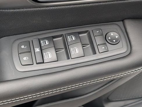 New 2027 Chrysler Pacifica Select FWD image 11