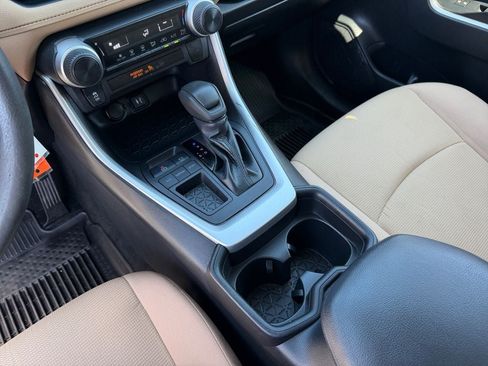 Used 2019 Toyota RAV4 LE FWD image 25