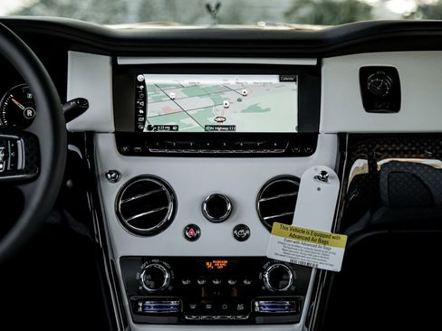 Used 2024 Rolls-Royce Cullinan Black Badge w/ Driver's Package image 19