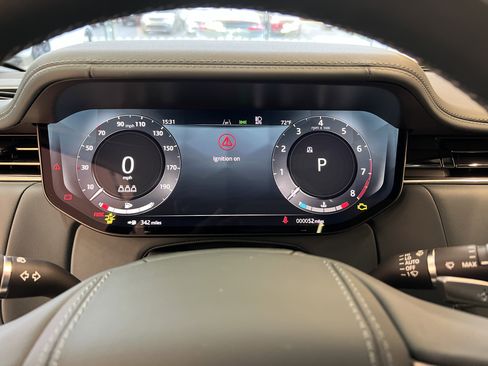 New 2025 Land Rover Range Rover SV image 24