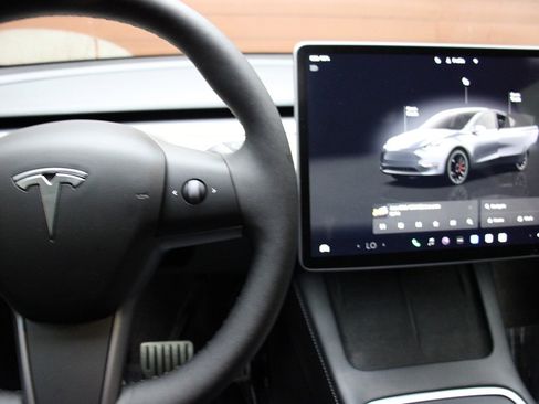 Used 2022 Tesla Model Y Performance image 29