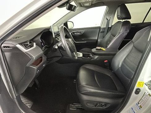 Used 2019 Toyota RAV4 Limited AWD/4WD image 11