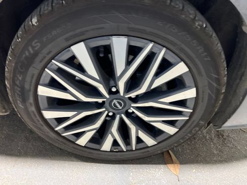 Used 2025 Nissan Altima 2.5 SV FWD image 40