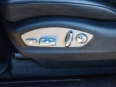 Used 2022 Porsche Macan Base image 28