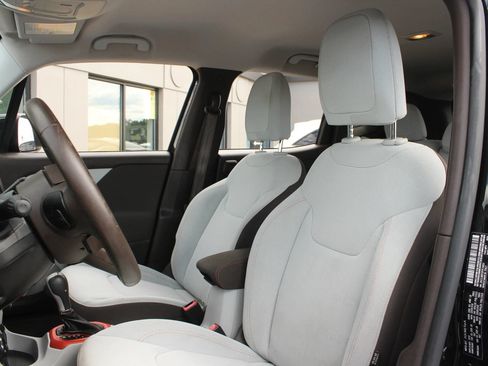 Used 2015 Jeep Renegade Latitude w/ Popular Equipment Group AWD/4WD image 15