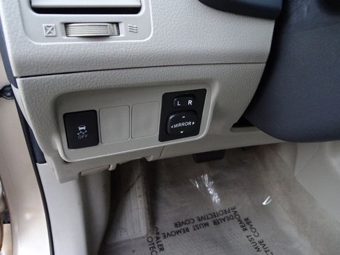 Used 2013 Toyota Corolla LE image 16