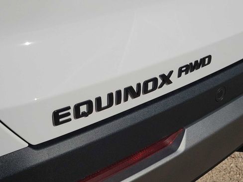 New 2026 Chevrolet Equinox LT image 3