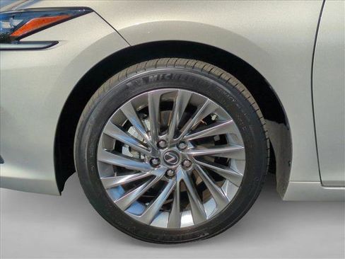 Used 2023 Lexus ES 300h ES 300h Luxury image 23