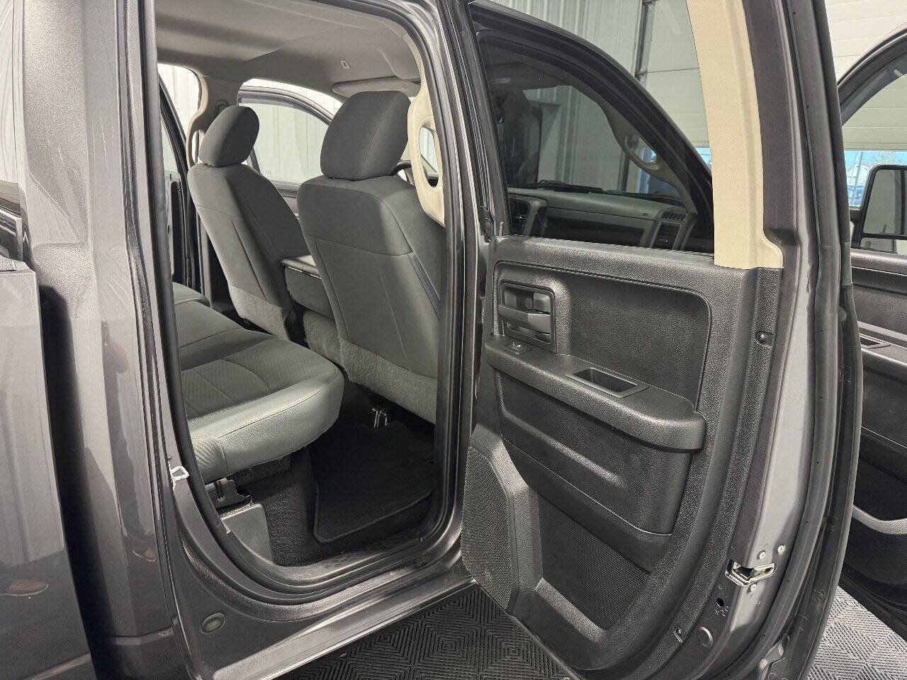 Used 2017 RAM 1500 Express AWD/4WD image 14
