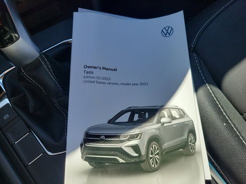 Certified 2022 Volkswagen Taos SE image 37