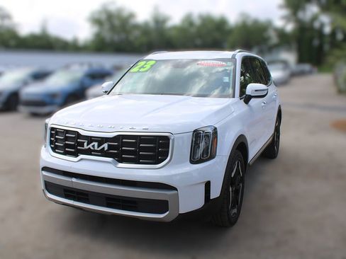 Certified 2023 Kia Telluride S w/ S Sunroof Package FWD image 16