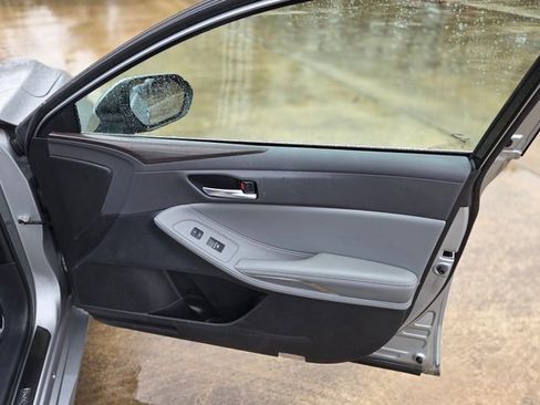 Used 2021 Toyota Avalon XLE image 15