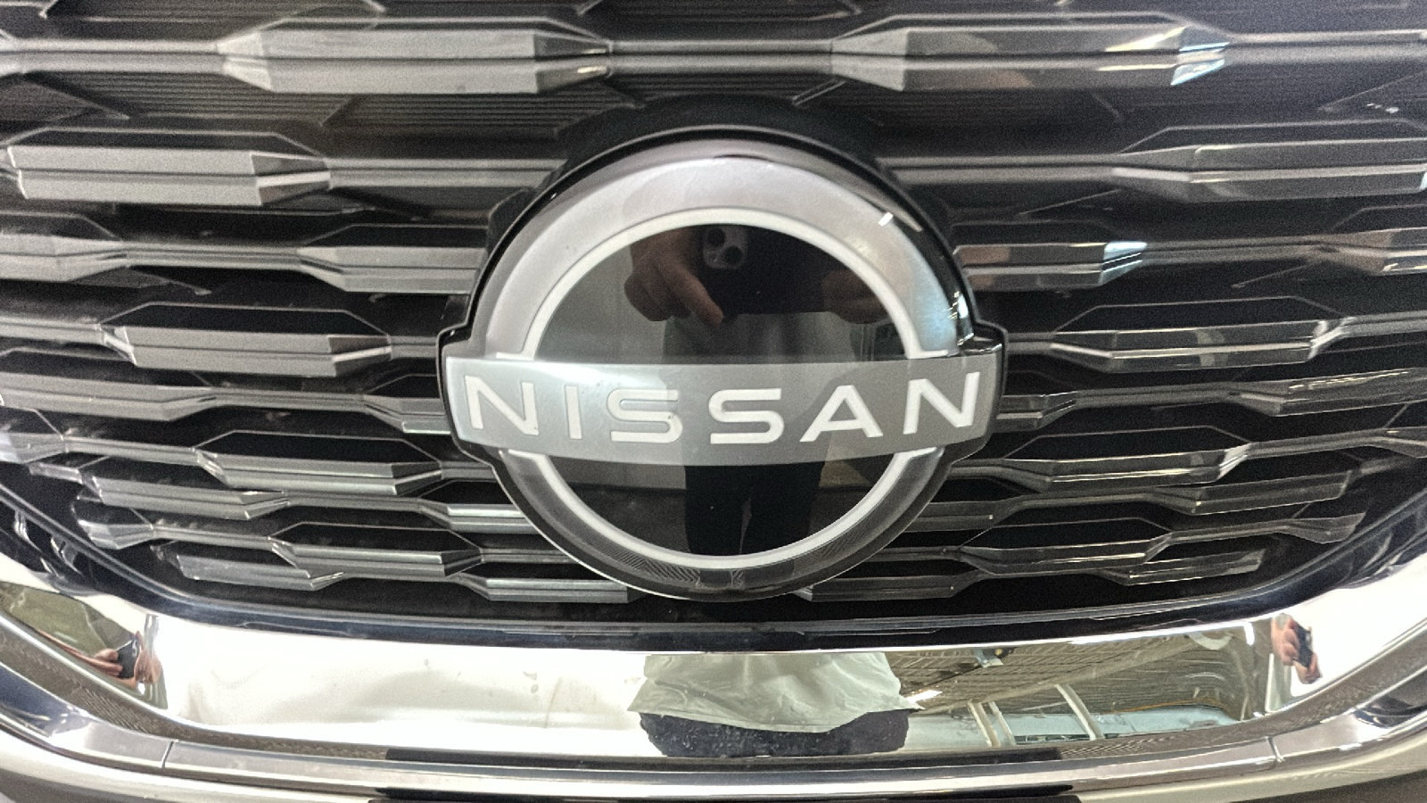 Used 2023 Nissan Rogue S AWD/4WD image 9