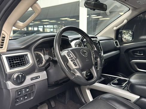 Used 2019 Nissan Titan PRO-4X AWD/4WD image 12