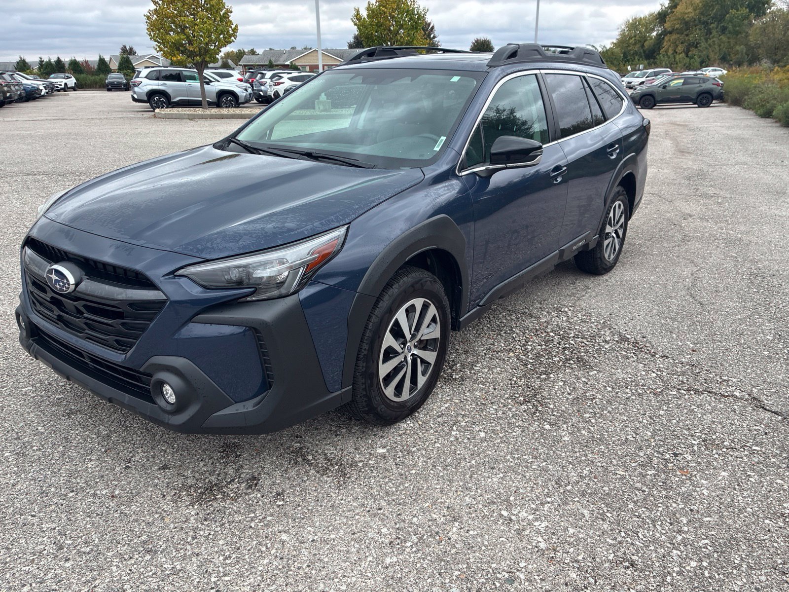 Certified 2025 Subaru Outback Premium AWD/4WD image 1