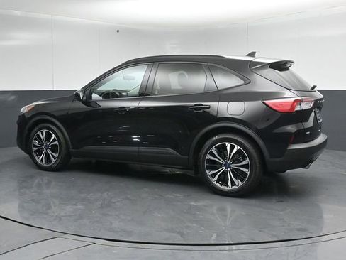 Used 2021 Ford Escape SE w/ SE Sport Appearance Package image 5